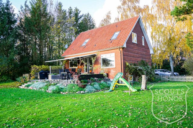 murermestervilla udsigt til mark naturgrund location denmark scoutshonor 06