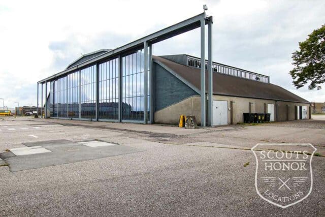 hanger store vinduer lufthavn højt til loftet location denmark scoutshonor 05