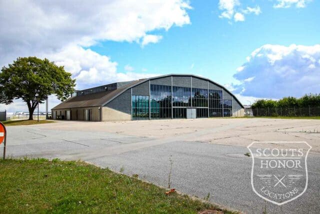 hanger store vinduer lufthavn højt til loftet location denmark scoutshonor 09
