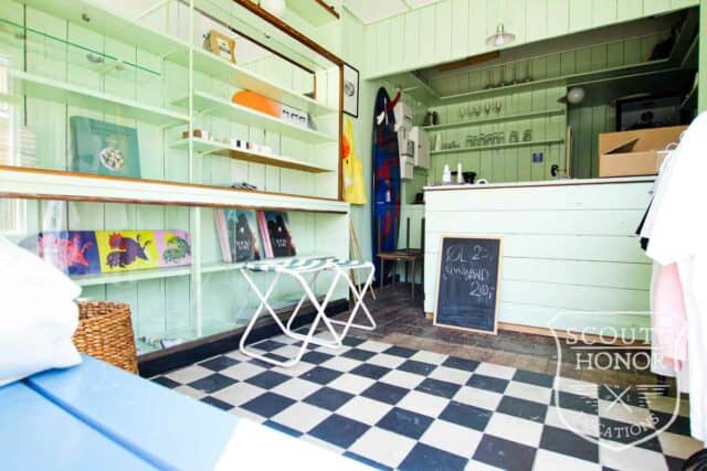 iskiosk butik tæt på havet location denmark scoutshonor 02