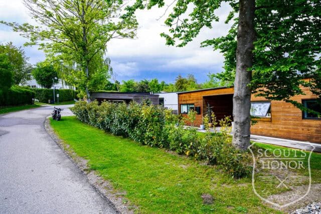 modern architecture pink kitchen udsigt til sø location denmark scoutshonor 07