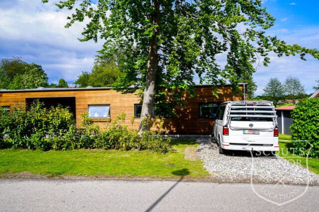 modern architecture pink kitchen udsigt til sø location denmark scoutshonor 08