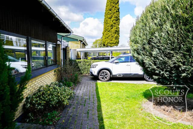 retro parcelhus gulde mursten terrasse location denmark scoutshonor 44