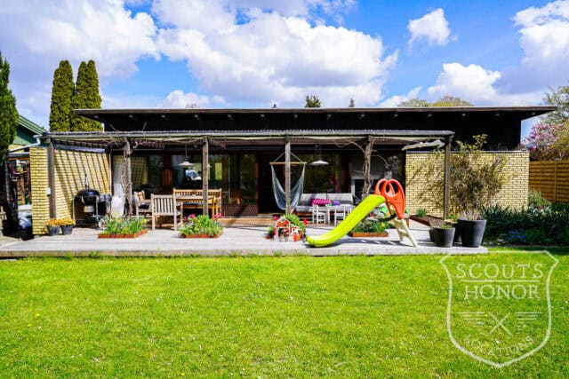 retro parcelhus gulde mursten terrasse location denmark scoutshonor 56