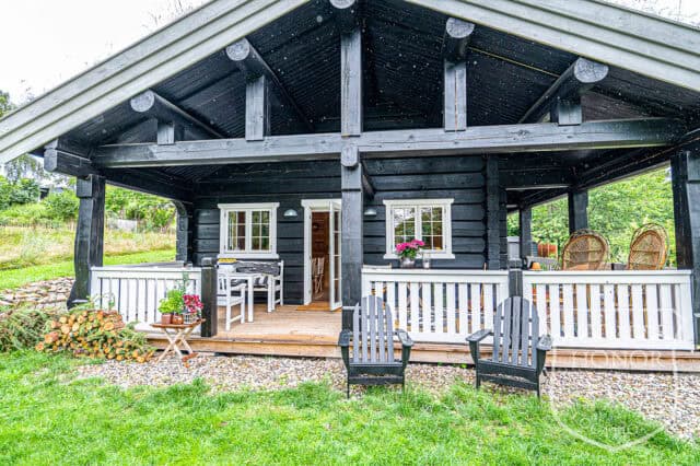 træhytte hygge logde græs på taget location denmark scoutshonor 04