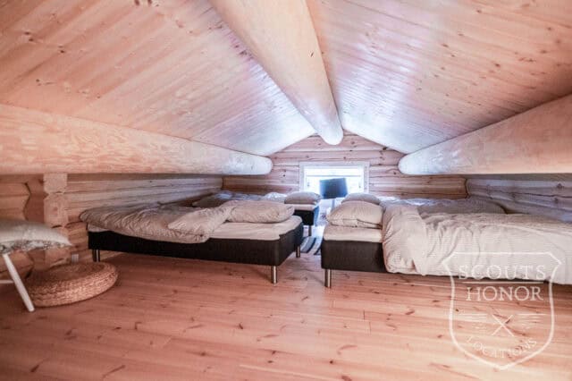 træhytte hygge logde græs på taget location denmark scoutshonor 10