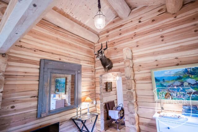 træhytte hygge logde græs på taget location denmark scoutshonor 11