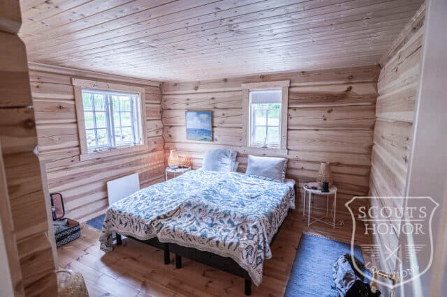 træhytte hygge logde græs på taget location denmark scoutshonor 17