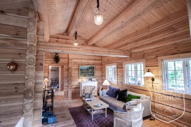 træhytte hygge logde græs på taget location denmark scoutshonor 24
