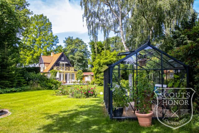 villa udsigt til sø idyllisk drivhus location denmark scoutshonor 44