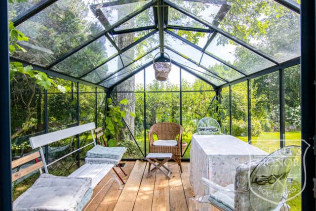 villa udsigt til sø idyllisk drivhus location denmark scoutshonor 46