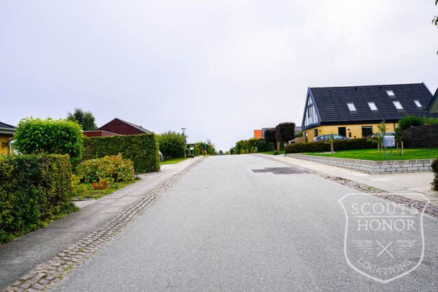 retro parcelhus gule mursten aarhus location denmark scoutshonor 01