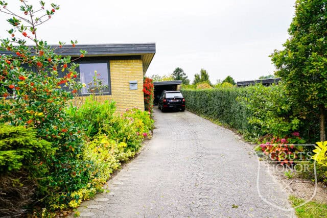 retro parcelhus gule mursten aarhus location denmark scoutshonor 12