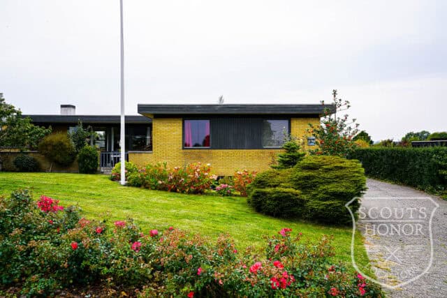 retro parcelhus gule mursten aarhus location denmark scoutshonor 14