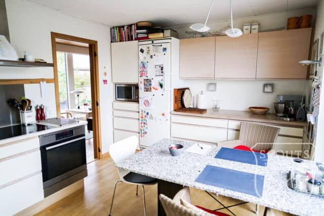 retro parcelhus gule mursten aarhus location denmark scoutshonor 48