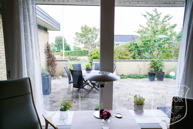 retro parcelhus gule mursten aarhus location denmark scoutshonor 50