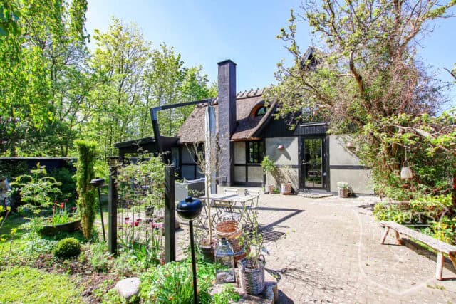 sommerhus kulhuse havudsigt stråtækt naturgrund location denmark scoutshonor 76