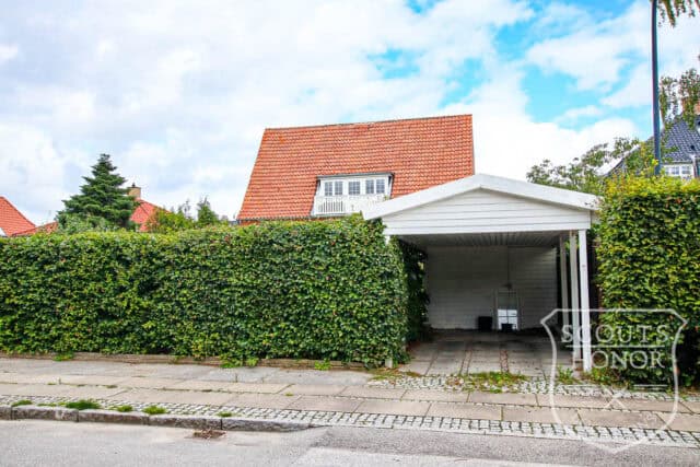 murermestervilla stylish hellerup master bedroom location denmark scoutshonor 03