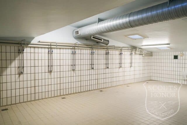 omklædningsrum locker room retro baderum location copenhagen scoutshonor locations 06