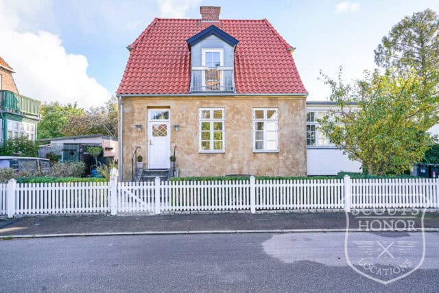 villa frederiksberg trappehall lukket have location denmark scoutshonor 05