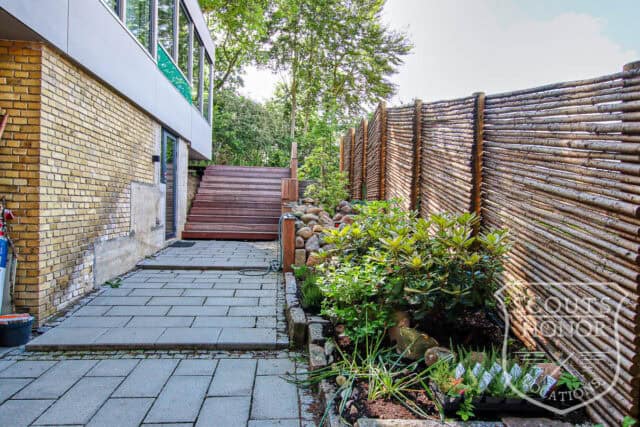 arkitekttegnet gule mursten terrasse moderne location denmark scoutshonor 11