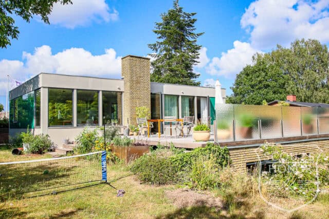 arkitekttegnet gule mursten terrasse moderne location denmark scoutshonor 25