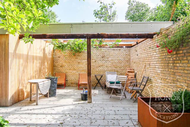 arkitekttegnet gule mursten terrasse moderne location denmark scoutshonor 54