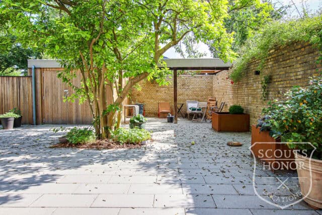 arkitekttegnet gule mursten terrasse moderne location denmark scoutshonor 55