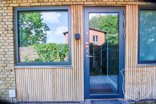 arkitekttegnet gule mursten terrasse moderne location denmark scoutshonor 67