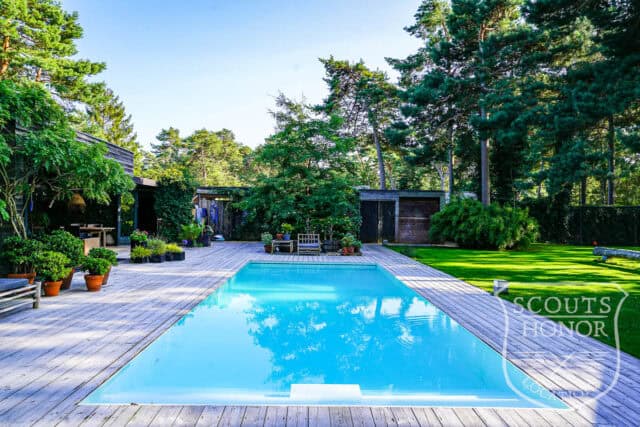 skåne arkitekttegnet villa udendørs pool naturområde luksus location denmark scoutshonor 043