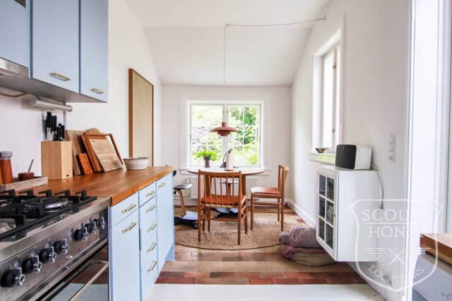 villa klassisk nordsjælland blåt køkken location denmark scoutshonor 49