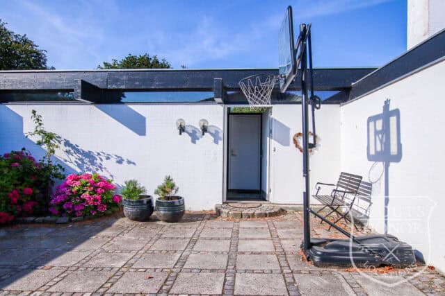 arkitekttegnet villa 70'erne nordsjælland retro location denmark scoutshonor 74