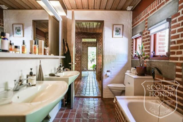 aarhus villa røde mursten naturgrund 70'er location denmark scoutshonor 75