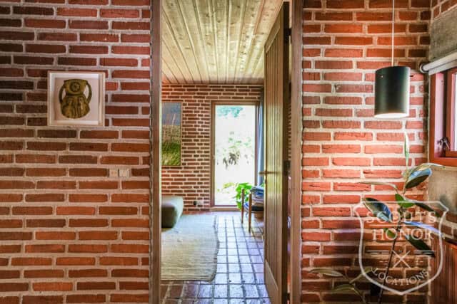 aarhus villa røde mursten naturgrund 70'er location denmark scoutshonor 81