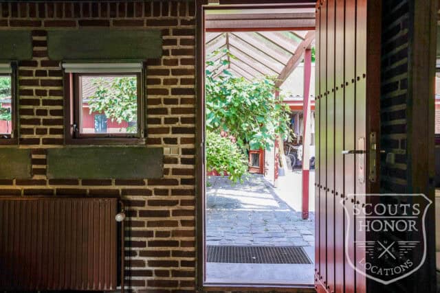 aarhus villa røde mursten naturgrund 70'er location denmark scoutshonor 85