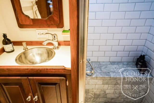 husbåd historisk yacht træbeklædning soldæk location denmark scoutshonor 05