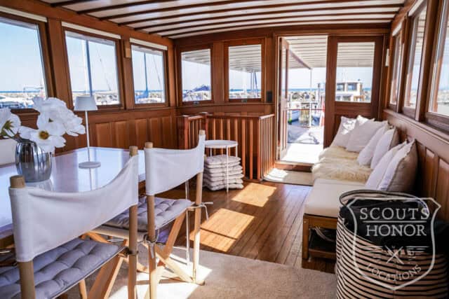 husbåd historisk yacht træbeklædning soldæk location denmark scoutshonor 33