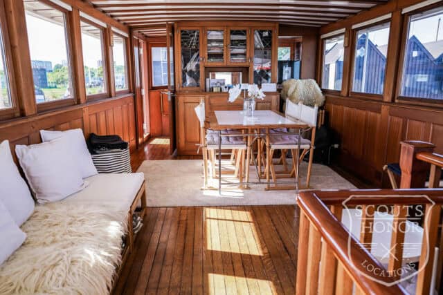 husbåd historisk yacht træbeklædning soldæk location denmark scoutshonor 34