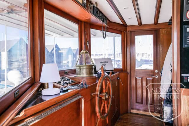 husbåd historisk yacht træbeklædning soldæk location denmark scoutshonor 37