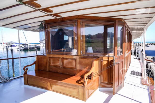 husbåd historisk yacht træbeklædning soldæk location denmark scoutshonor 38