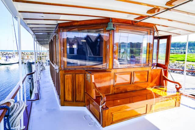 husbåd historisk yacht træbeklædning soldæk location denmark scoutshonor 42