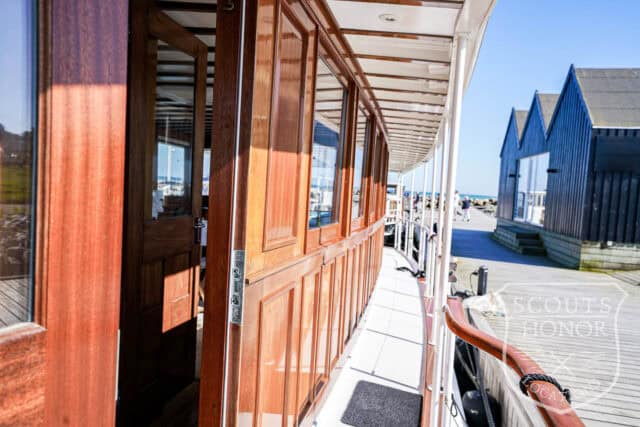husbåd historisk yacht træbeklædning soldæk location denmark scoutshonor 50