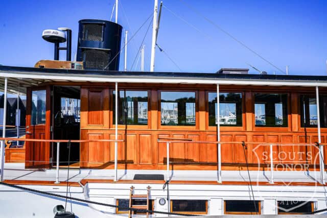husbåd historisk yacht træbeklædning soldæk location denmark scoutshonor 51
