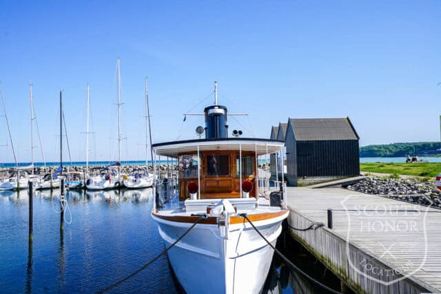 husbåd historisk yacht træbeklædning soldæk location denmark scoutshonor 57