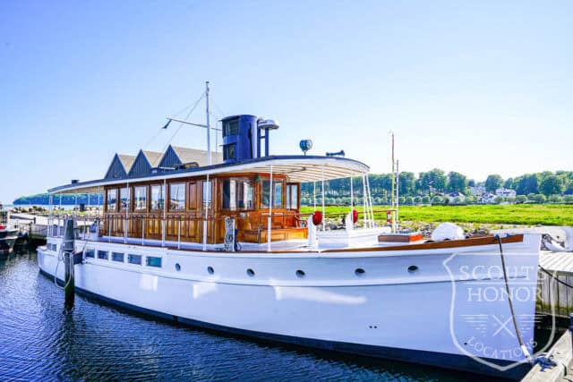 husbåd historisk yacht træbeklædning soldæk location denmark scoutshonor 59