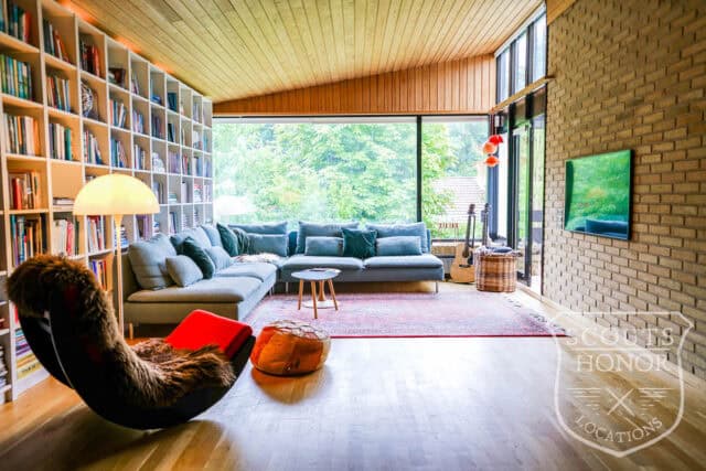 arkitekttegnet gule mursten retro originale detaljer location denmark scoutshonor 85