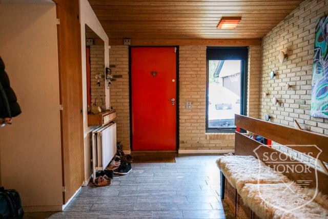 arkitekttegnet gule mursten retro originale detaljer location denmark scoutshonor 86