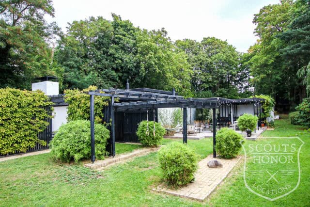 arkitekttegnet 50'erne udendørs lounge udekøkken location denmark scoutshonor 12