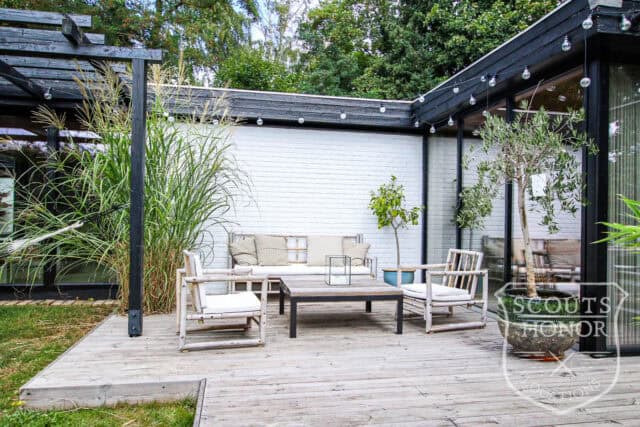 arkitekttegnet 50'erne udendørs lounge udekøkken location denmark scoutshonor 15