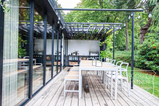 arkitekttegnet 50'erne udendørs lounge udekøkken location denmark scoutshonor 16